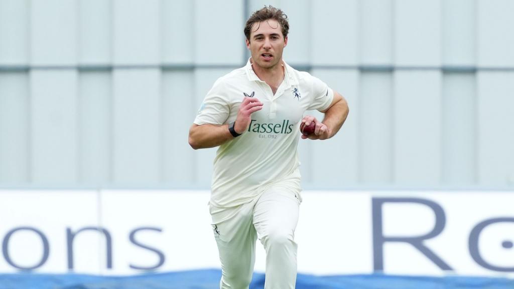 Kent duo Cohen and Evison to leave promoted club