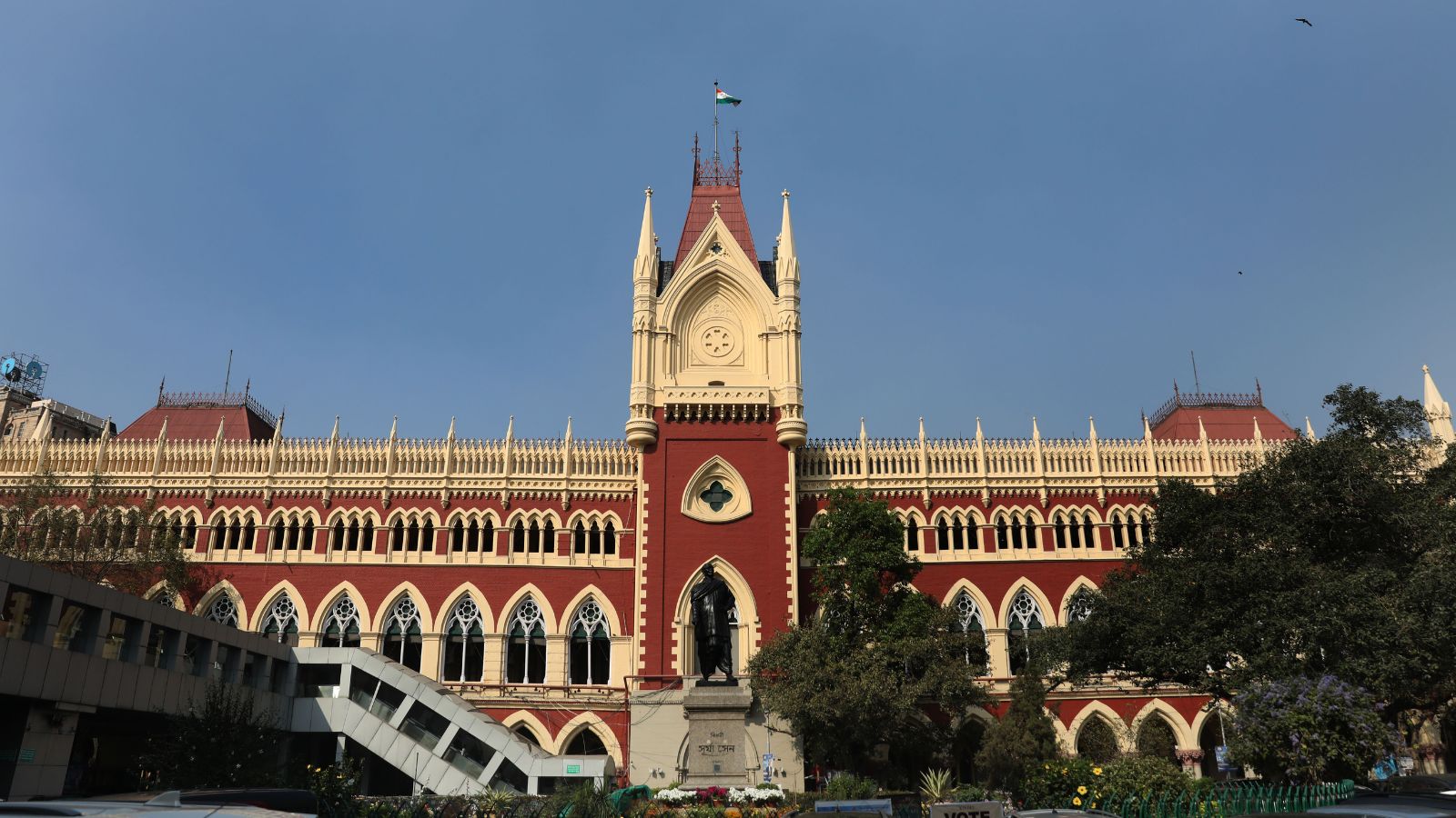 ‘Authority should be fair’: Calcutta High Court raps EC in ‘envelope’ symbol case