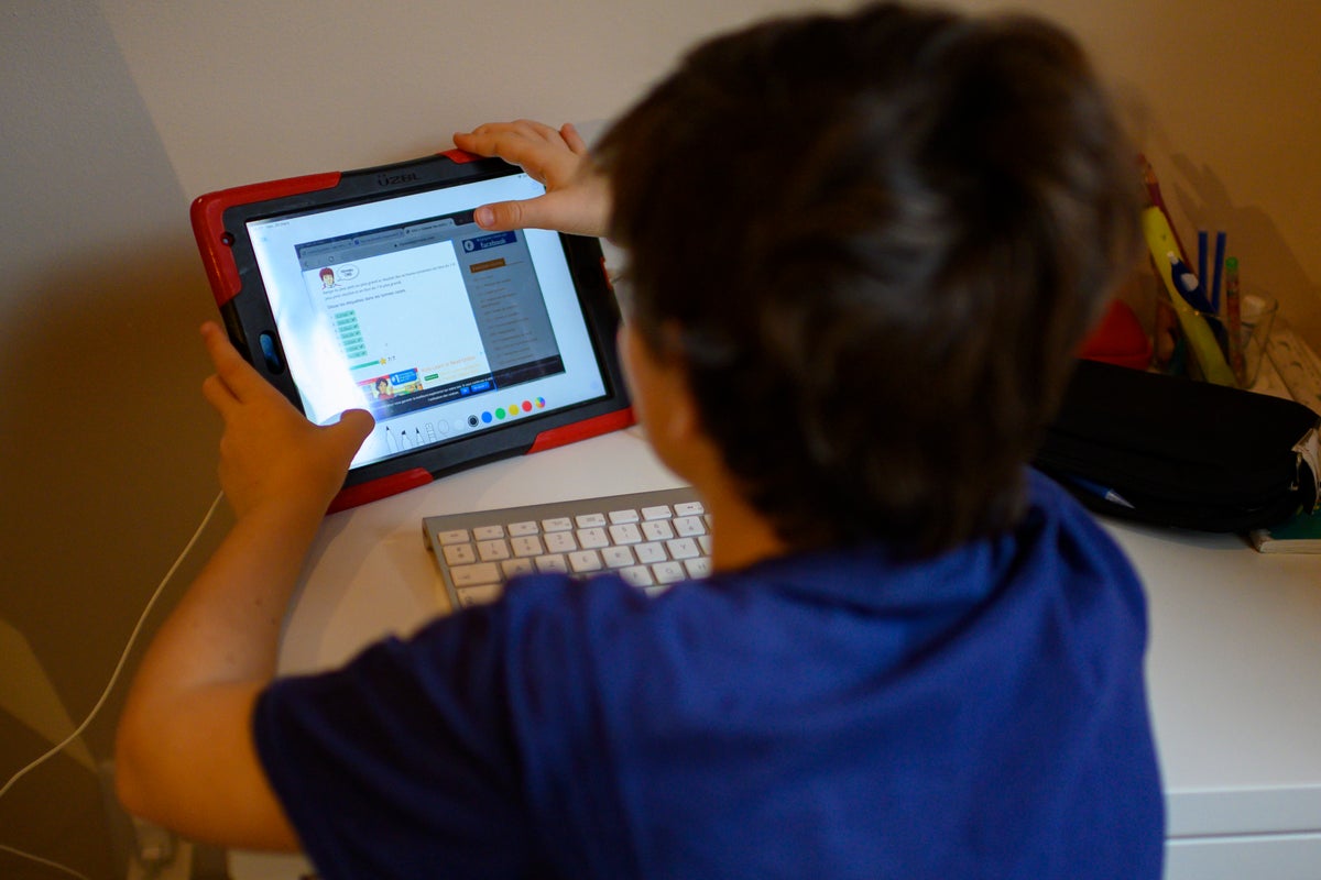 Large global study reveals impact of screen time on children’s wellbeing