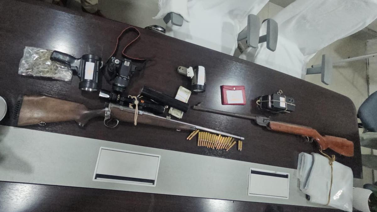 Nine held for hunting blackbuck, 13 kg meat and rifle seized