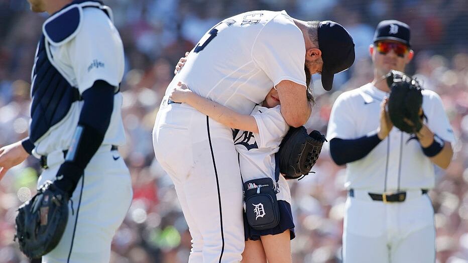 Justin Verlander’s 21-year-career comes to end in emotional moment