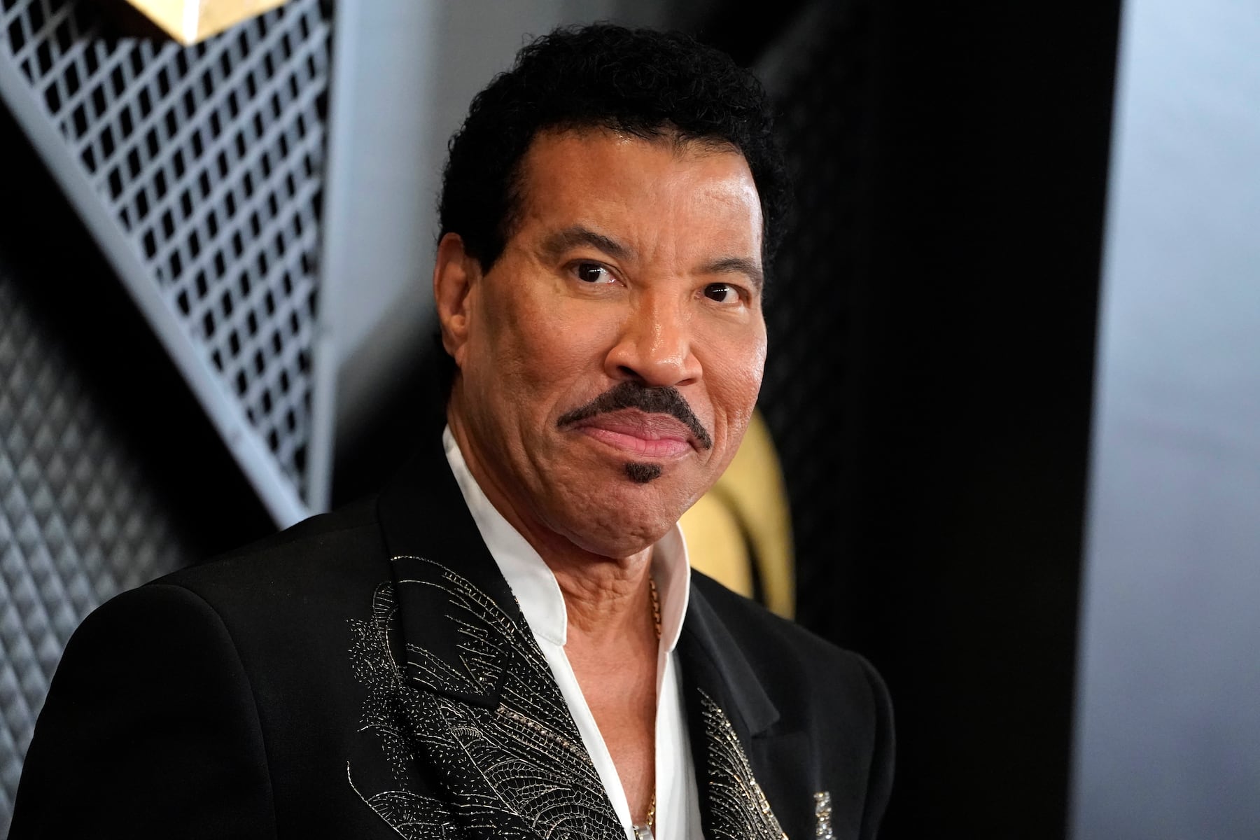 Lionel Richie makes major announcement following heart procedure, multiple hospitalizations