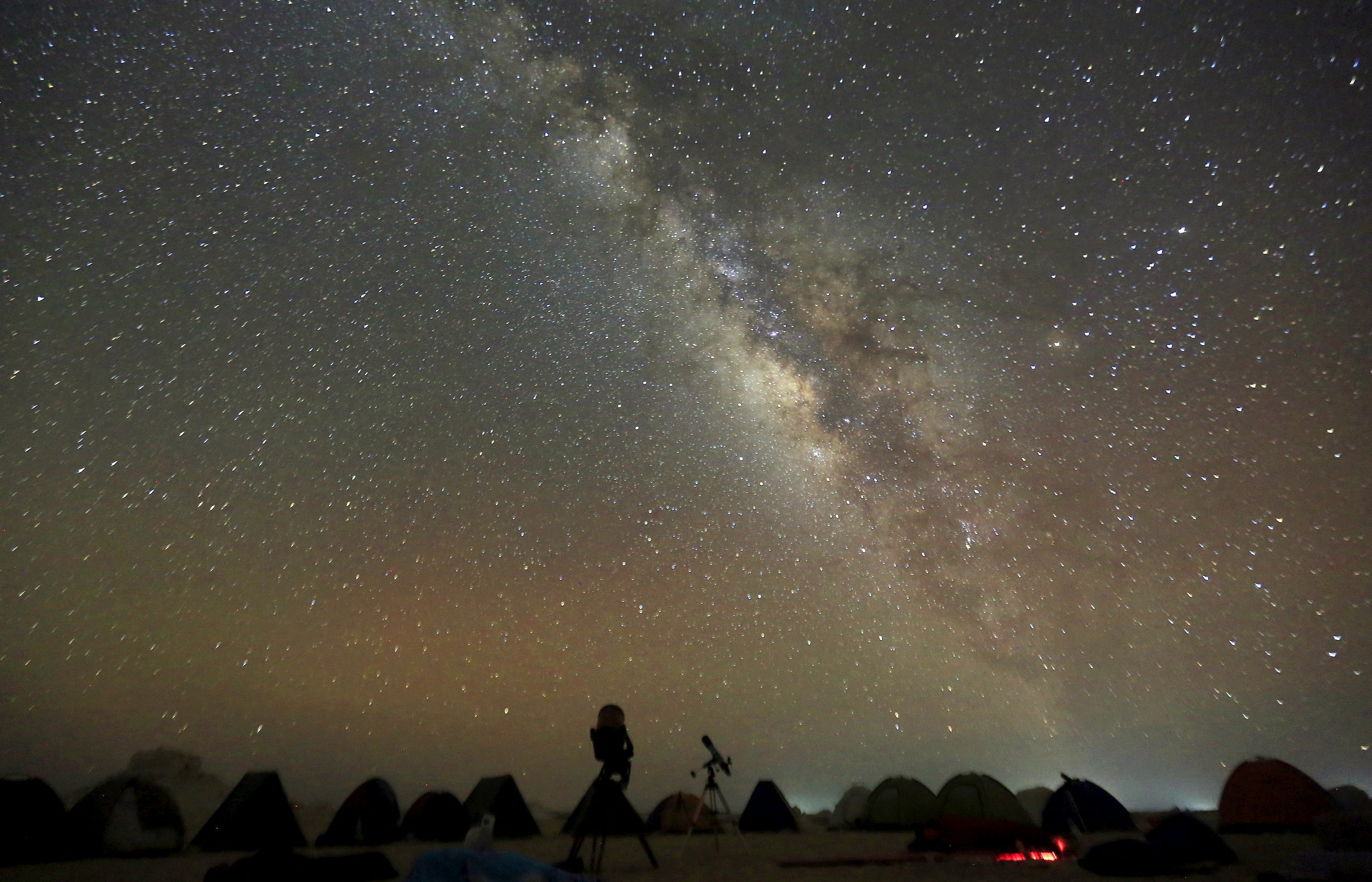 Trailblazing radio telescope spies elusive hydrogen signal