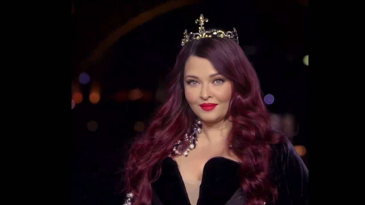 Aishwarya Rai Bachchan stuns in her royal avatar at Paris event - WATCH