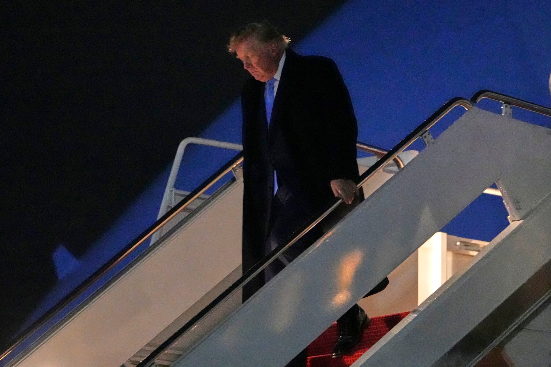 Trump sees a 40-point shift among crucial voting group before midterms: CNN expert