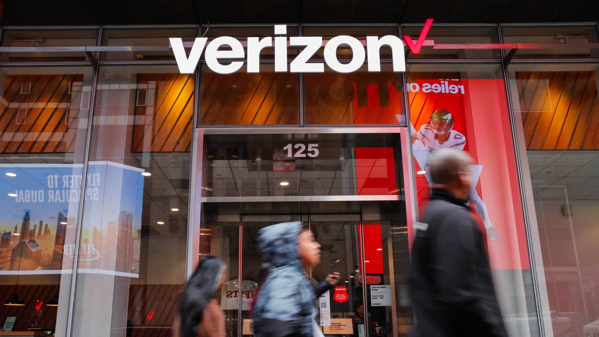 Verizon takes on T-Mobile with new phone plan for customers