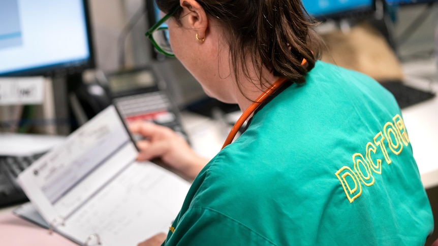 Victorian doctors to walk off the job amid ongoing pay dispute