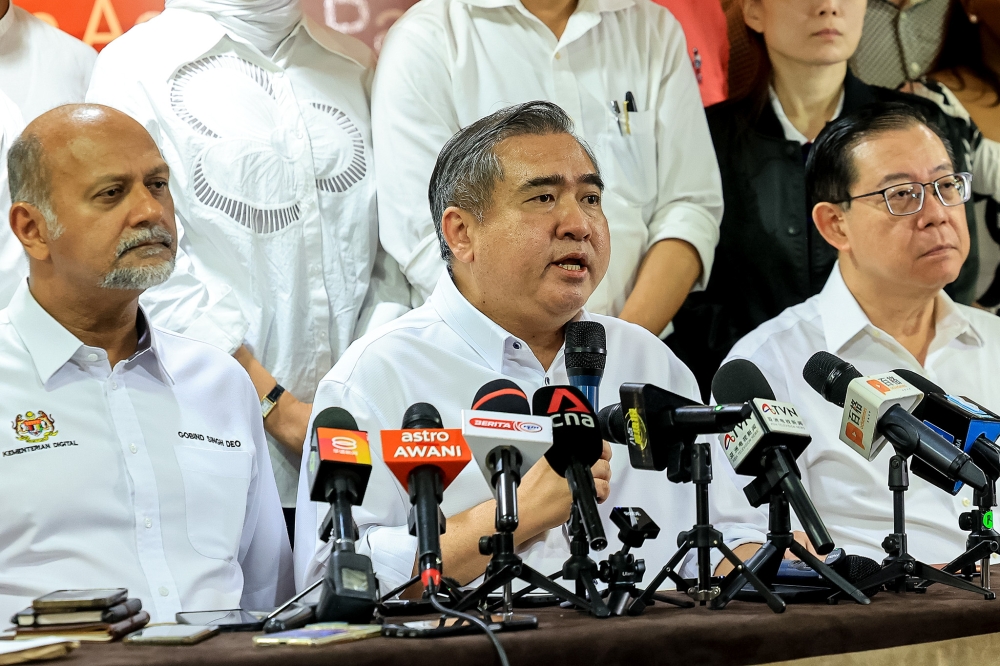 Loke says will stay as transport minister until Najib house arrest begins