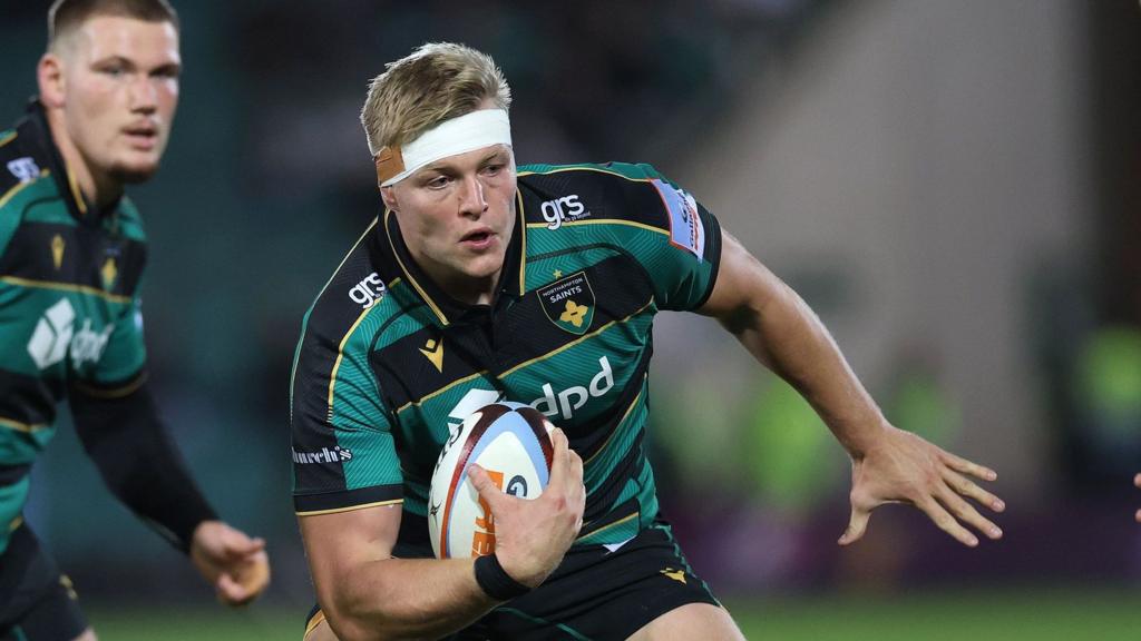 Northampton back-rower Pearson signs new contract