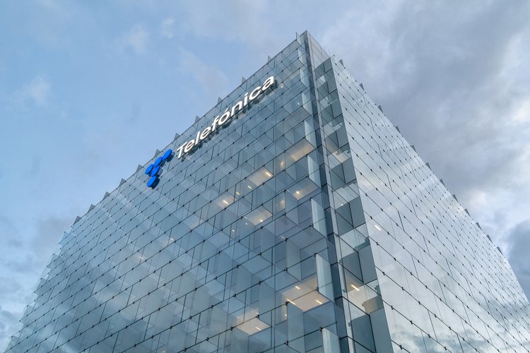 Telefónica considers Venezuela exit in next year - report