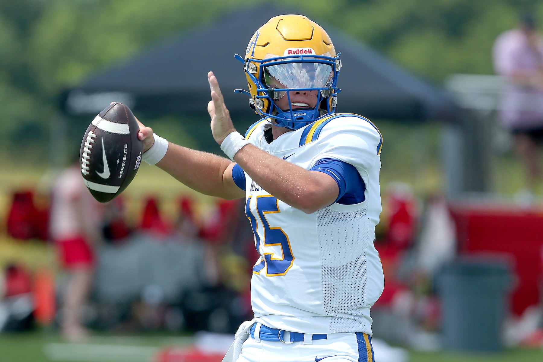 Country music star’s son throws for 400 yards, 6 TDs as high school QB: ‘Just so proud’
