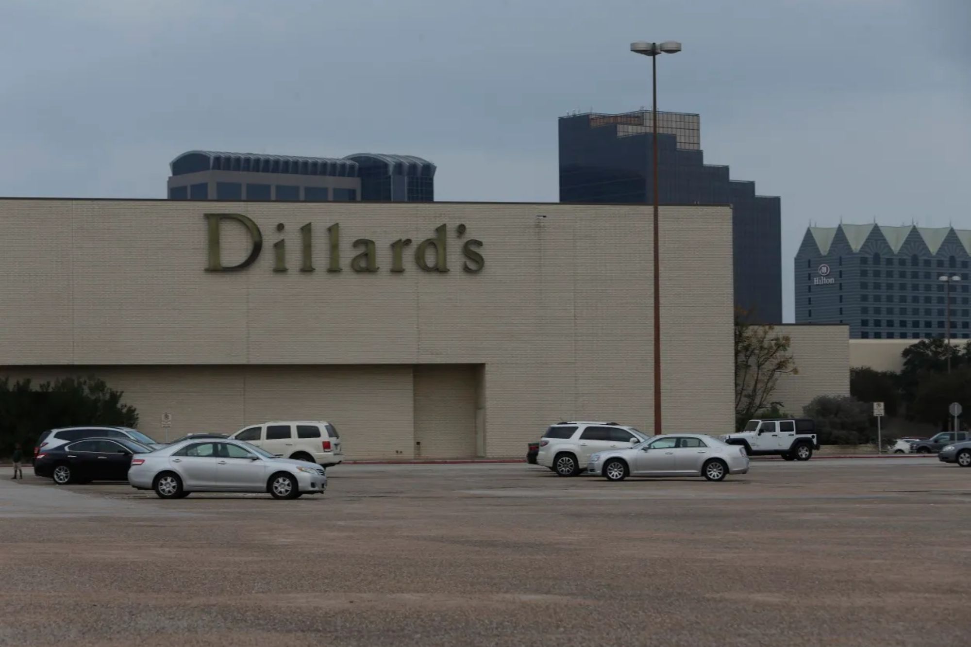 Mega mall once anchored by Sears and JCPenney and that served Americans for half a century to be completely leveled