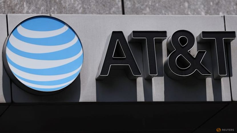 AT&T signs over $3 billion fiber deal with Corning as data demand surges