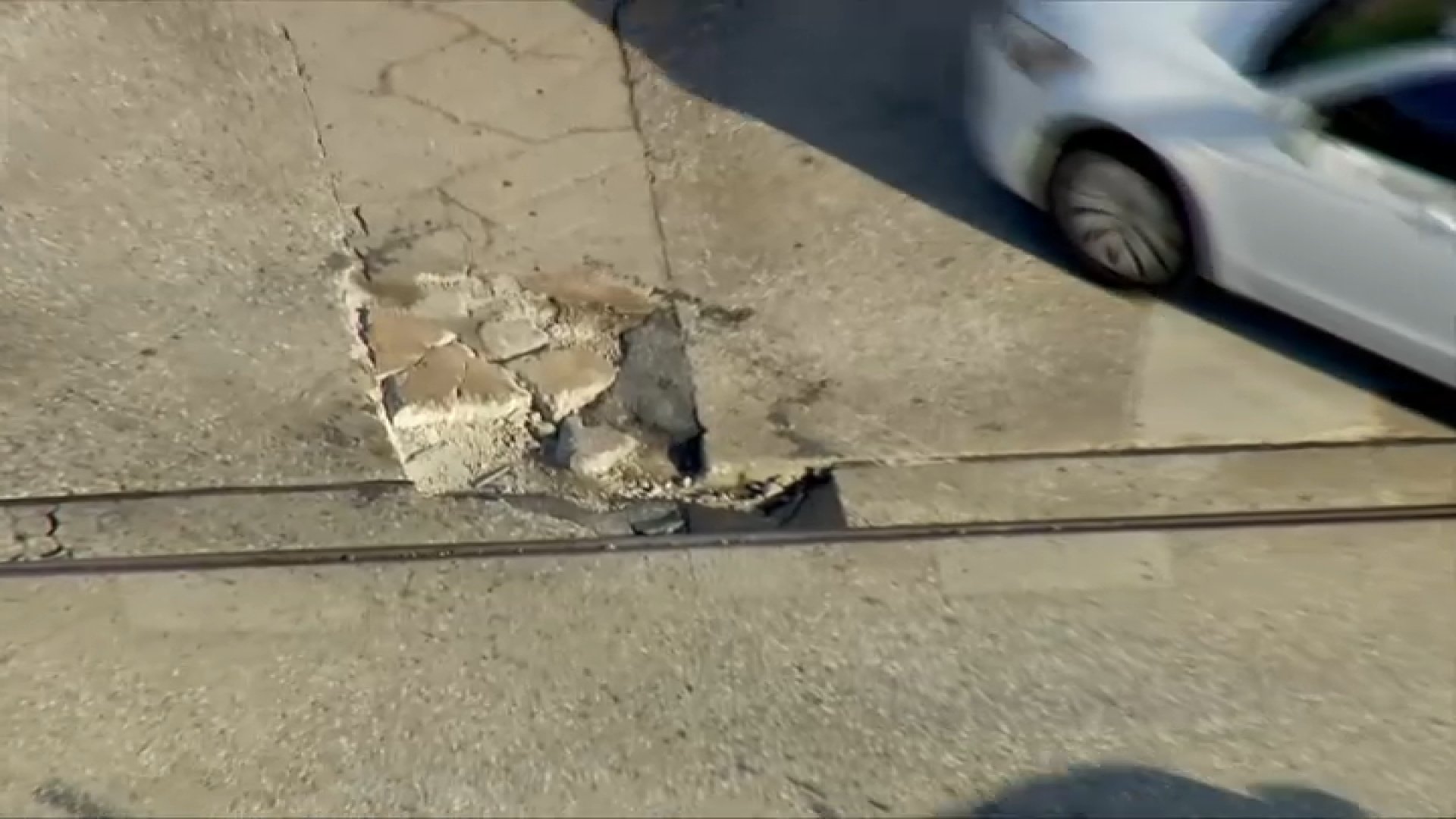 Large pothole seemingly disables several vehicles along I-76 in Conshohocken