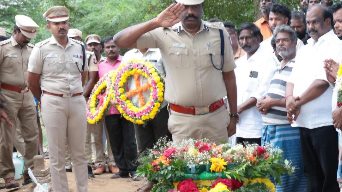 Woman head constable Kannagi buried with 30-gun salute in Paramakudi