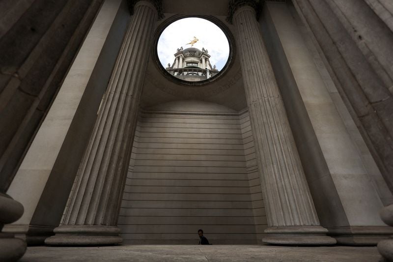 Bank of England’s Taylor views case for rate hike as ’not compelling’