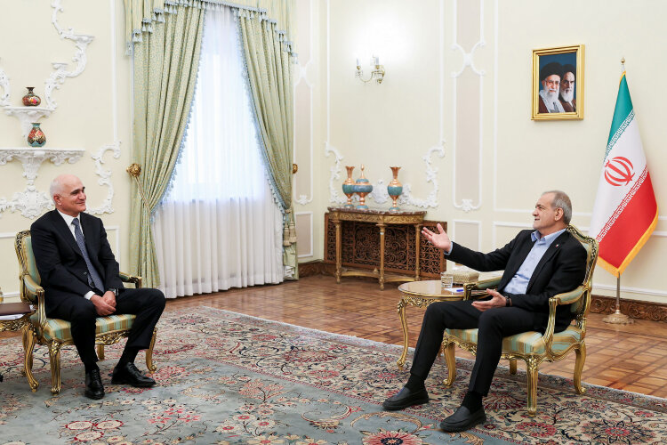 Pezeshkian stresses expanding Iran-Azerbaijan railways