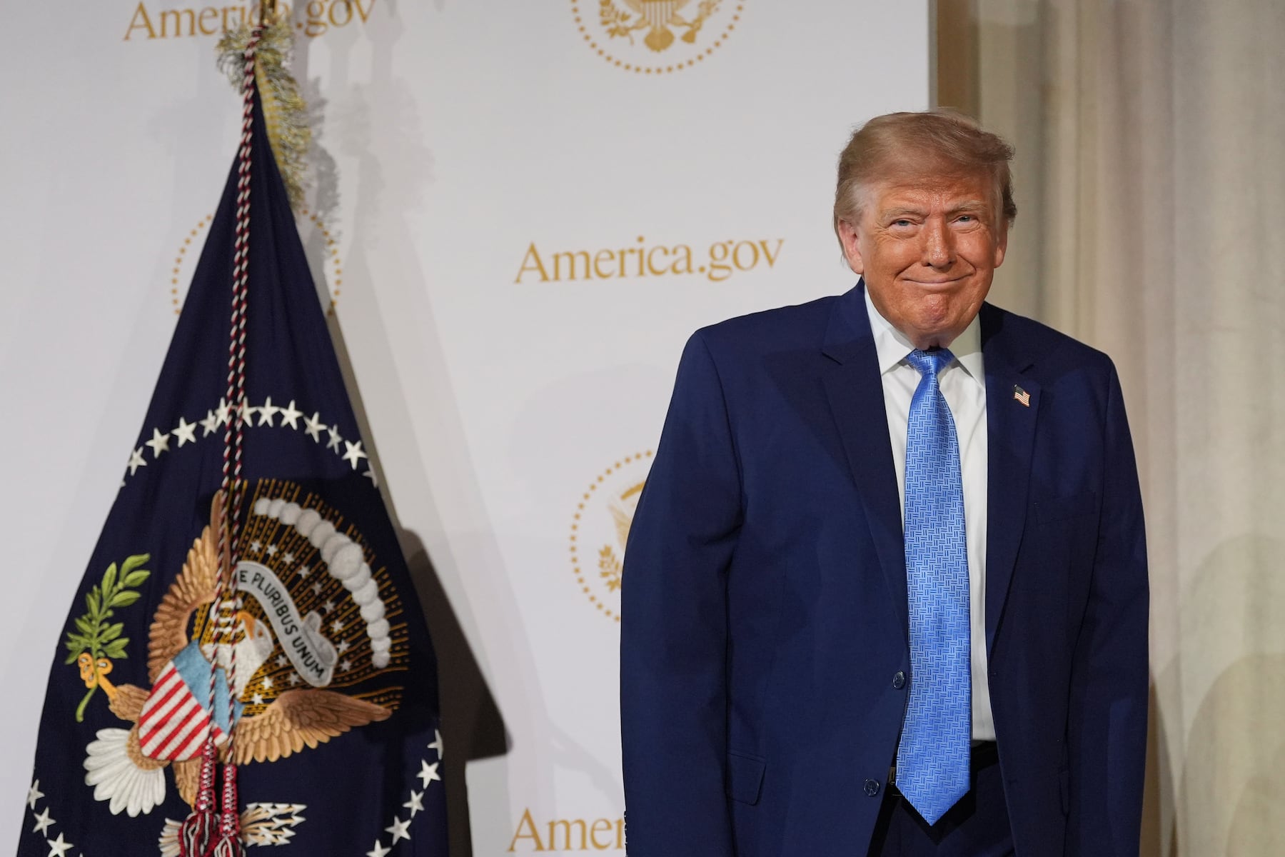 Red flags emerge for Trump in new polling: ‘Let that sink in’