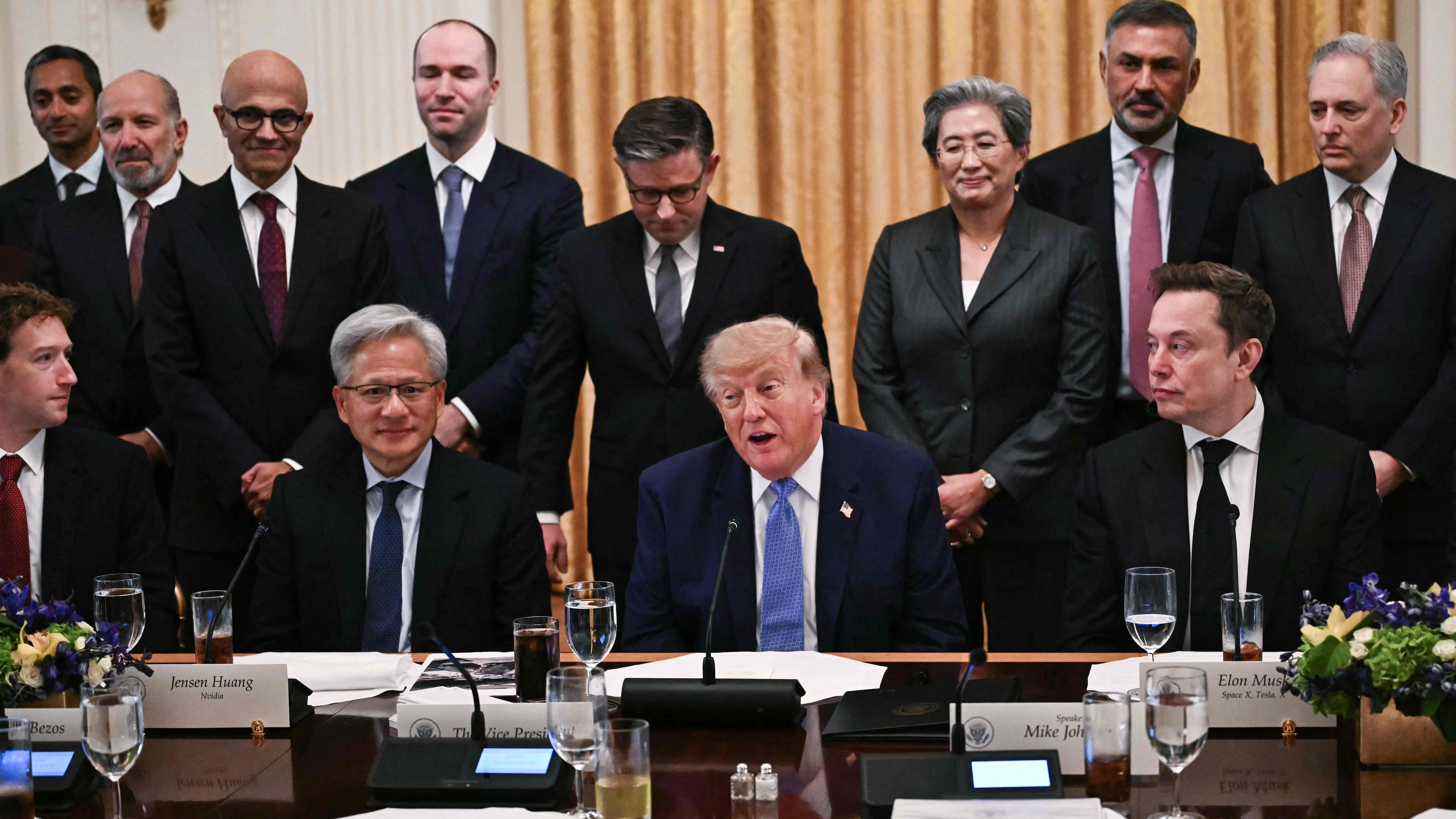 AI and data centres hurt Trump and Republicans among independents as midterm elections near