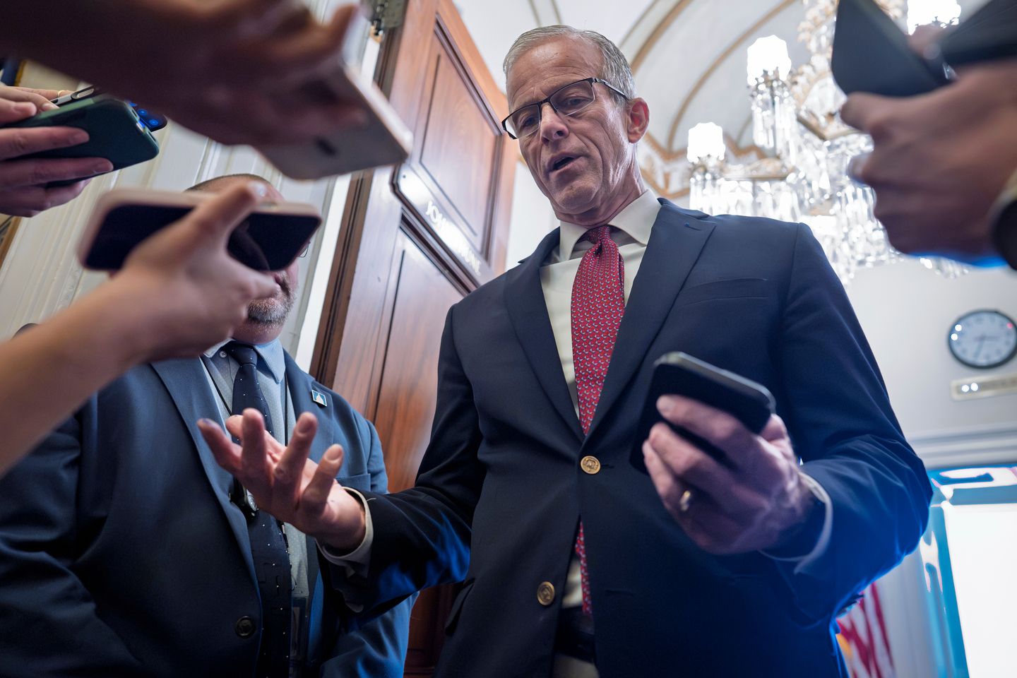 Republicans seek to advance congressional stock trading ban