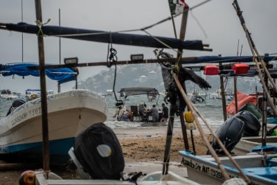 Hurricane Polo hits Baja peninsula, headed toward mainland Mexico