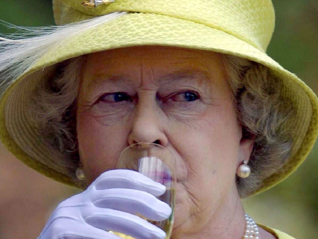 British Royals Forced to Offer ‘Alcohol Awareness’ Course For Drunk Palace Staffers
