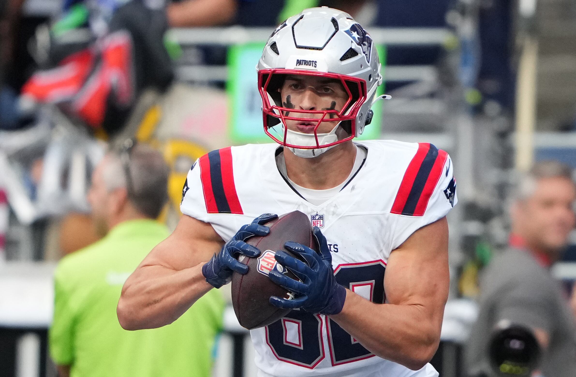 Patriots rookie Eli Raridon’s wife announces death of couple’s newborn son