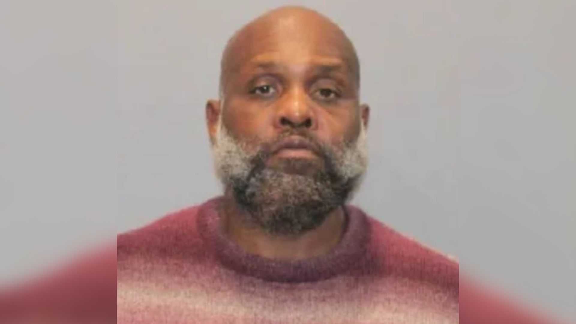 Police: Mass. man wore Halloween mask in convenience store robbery