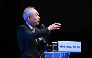 Korea’s chip leaders urge push beyond fast-follower model