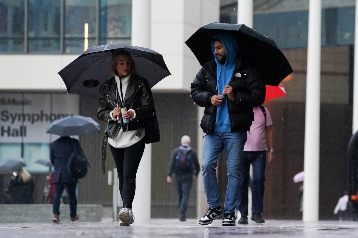 Wet and blustery weather to hit UK tonight after ‘remarkable’ highs of 24C