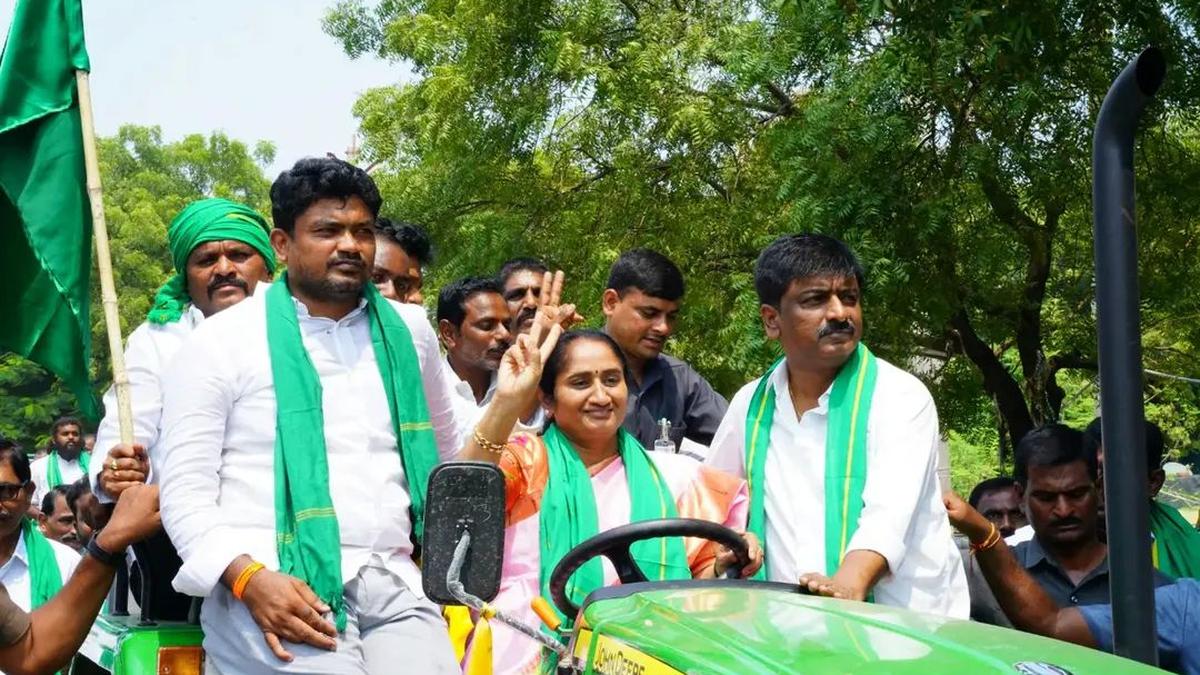 Farmers hold 300-tractor rally in Pulivendula ahead of ₹1-lakh-crore Rayalaseema horticulture hub launch