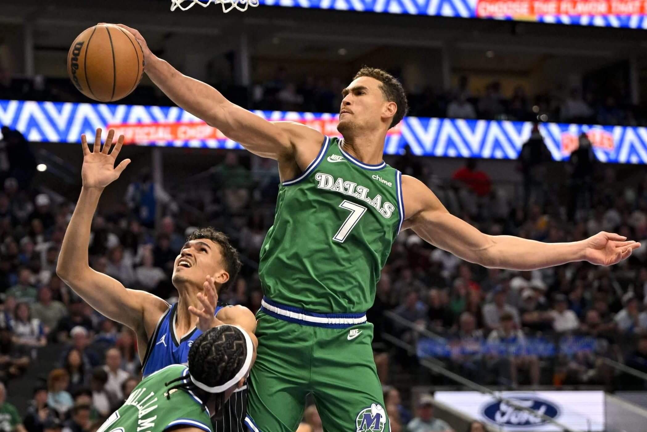 Can Dwight Powell, the Mavericks' longest-tenured player, earn a roster spot?