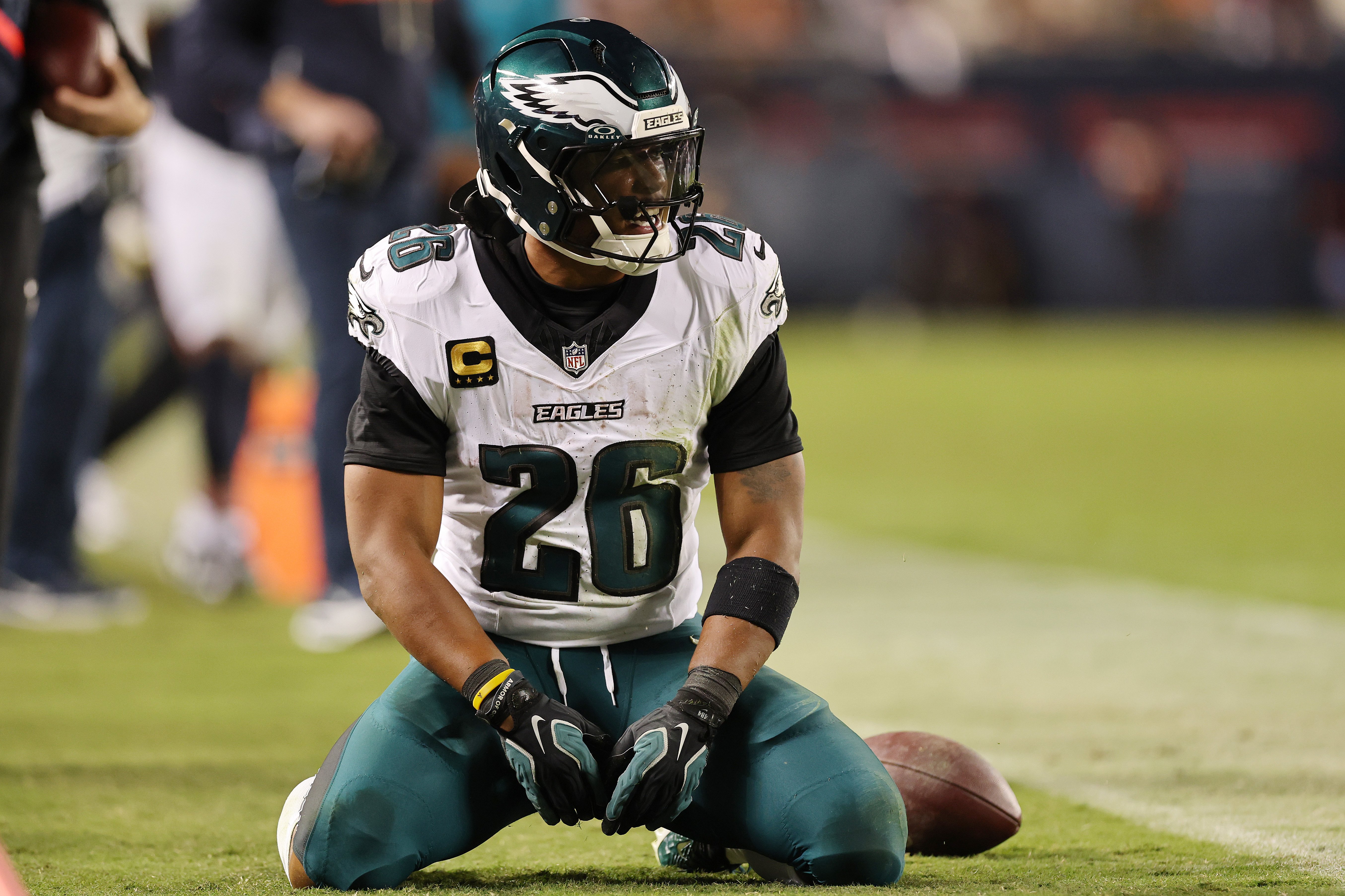 Why does the Eagles' running game fizzle out in the second half?