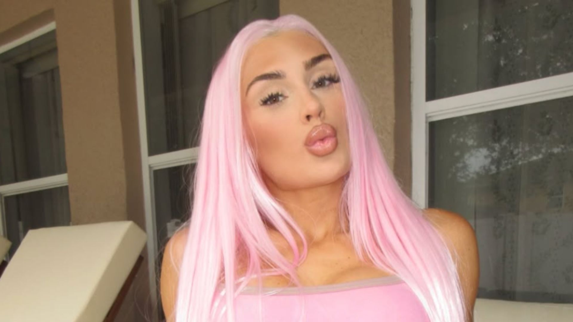 WWE star Tiffany Stratton puts fans ‘on life support’ with sizzling tiny bikini while enjoying pool day