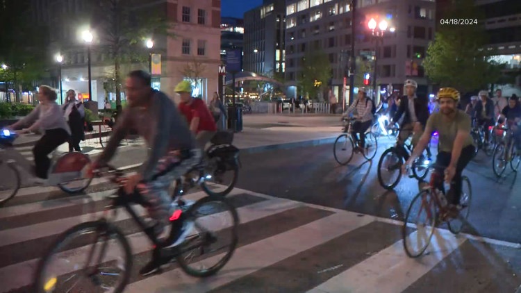 Bicyclists take over lane of Connecticut Ave in DC, rallying for protected bike lanes