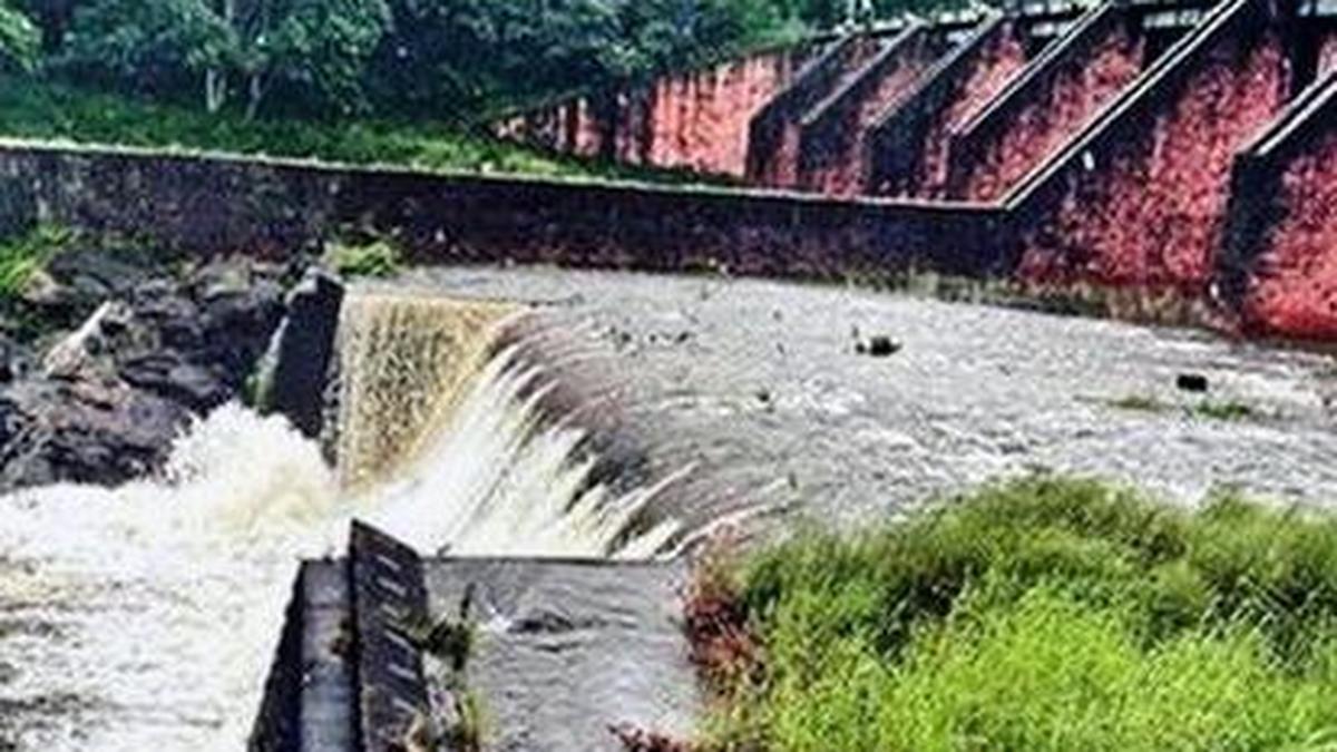 Water level in Mullaperiyar dam stands at 117.05 feet