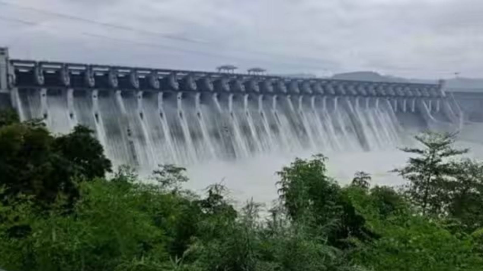 Gujarat 24% water deficit compared to 2025, but its biggest dam Narmada is full