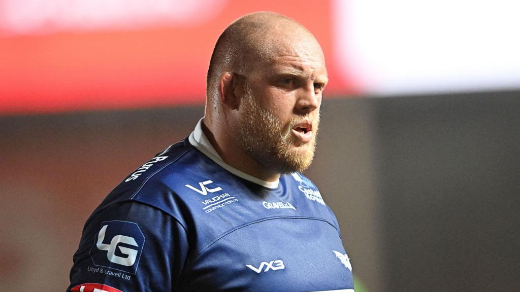 Scarlets prop Domachowski ruled out for two months