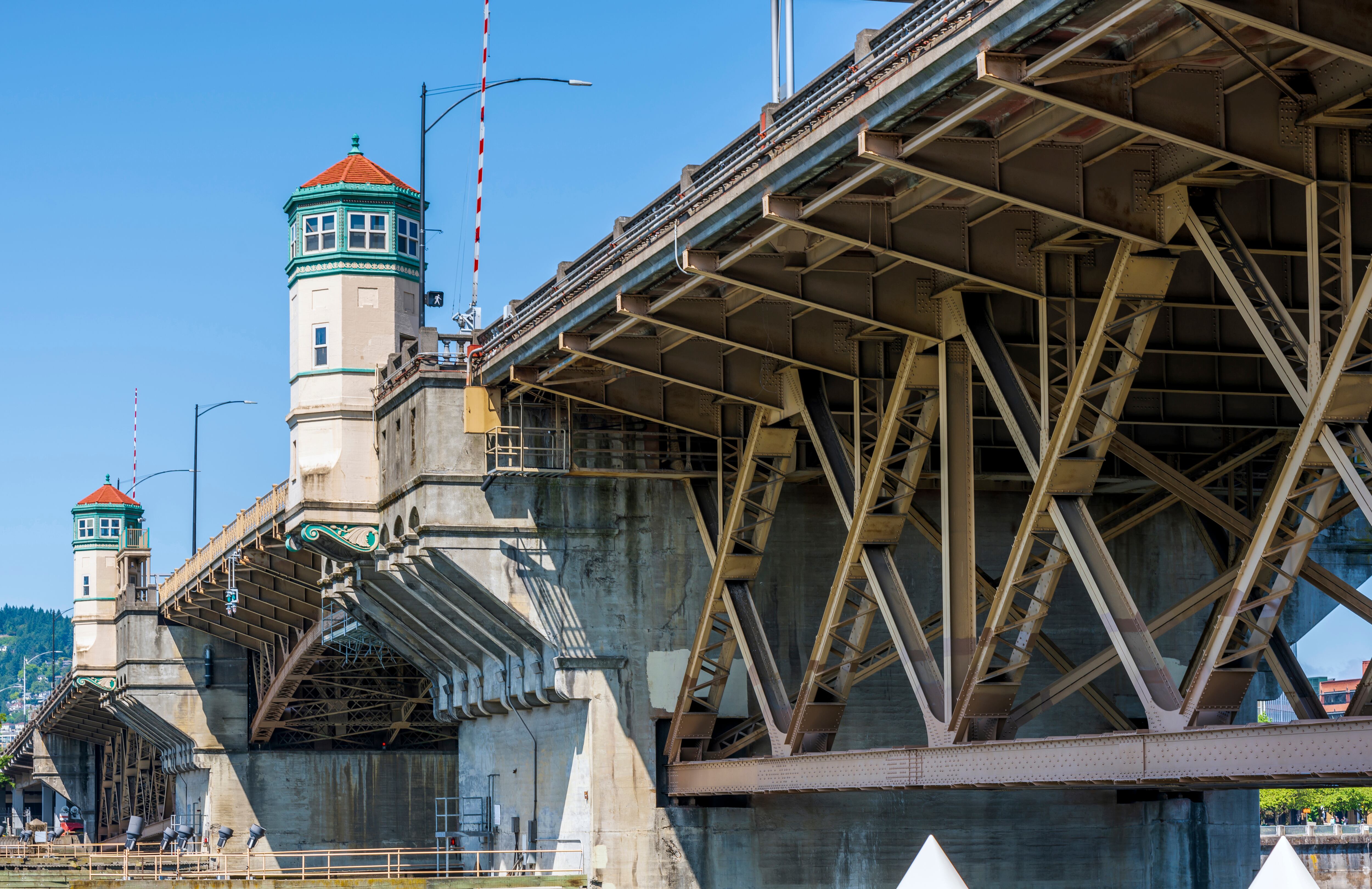 Portland Marathon to close several bridges Sunday