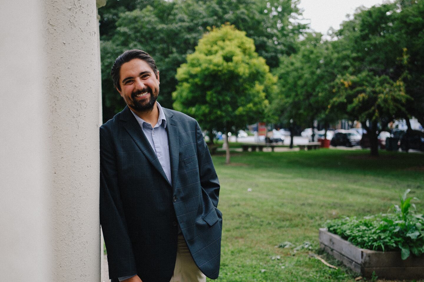 La Raza: Peter Gonzales, Distrito 3a