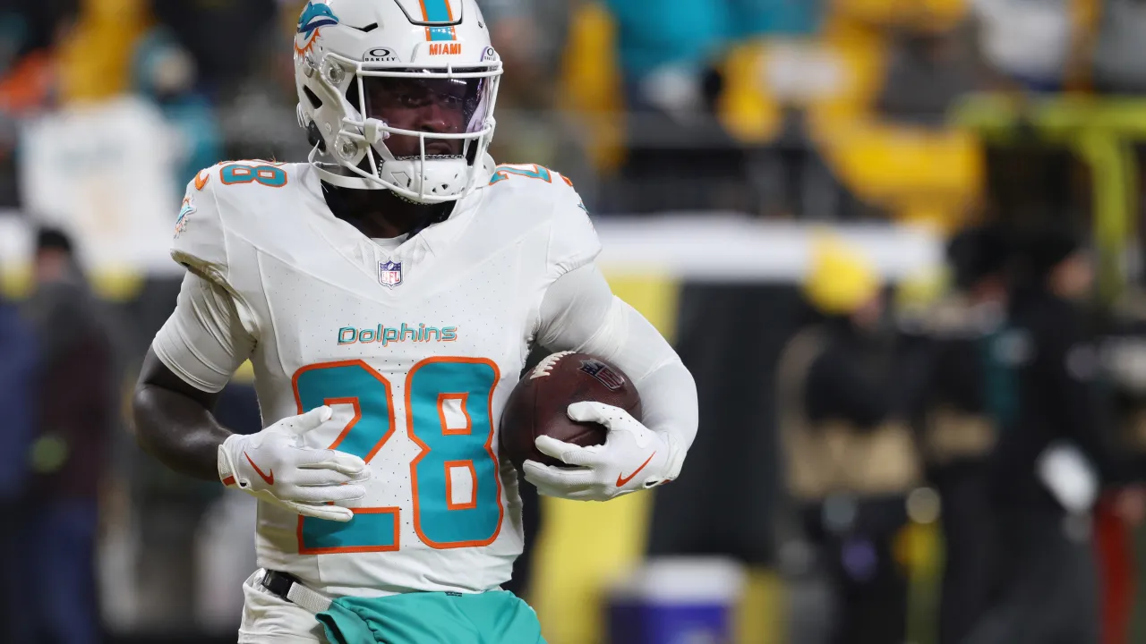 Dolphins expected to split RB workload between two players after De'Von Achane's injury