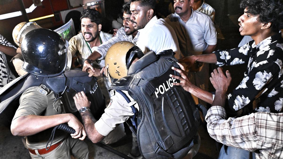 Thiruvananthapuram witnesses tense moments following Youth Congress-SFI clash