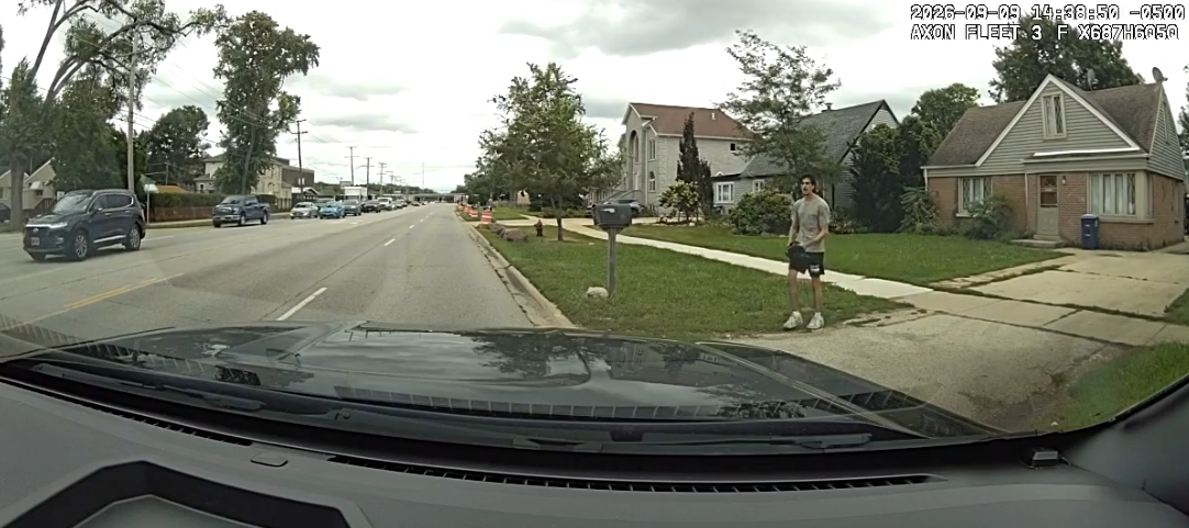 Video shows moments before Des Plaines officer fatally shoots man with hedge trimmer