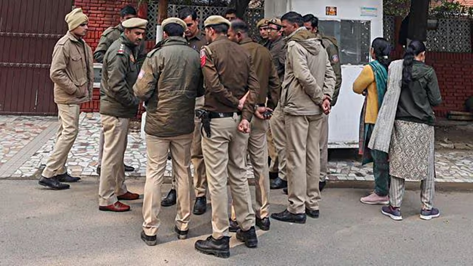 Security guard tries to rescue sanitation worker inside sewage tank in Noida, both dead