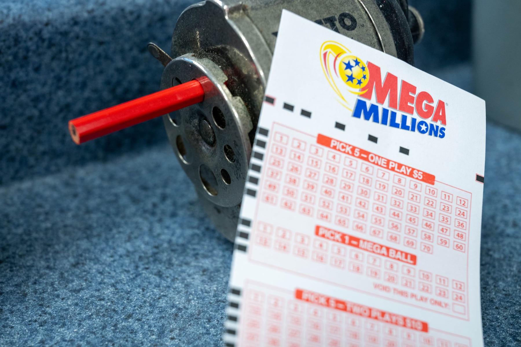 Mega Millions jackpot hits $800 million; Sunday’s Ohio Lottery results
