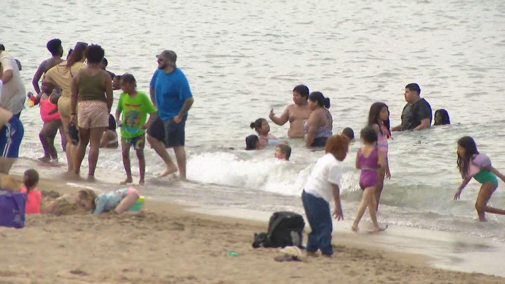 Chicagoans cope with return of extreme heat