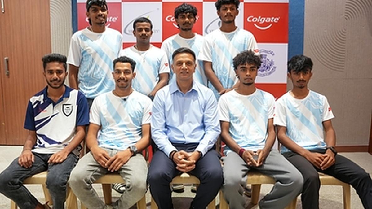Rahul Dravid Inaugurates Colgate Total Inter-College 5-A-Side Hockey Tournament at St. Joseph's College of Commerce