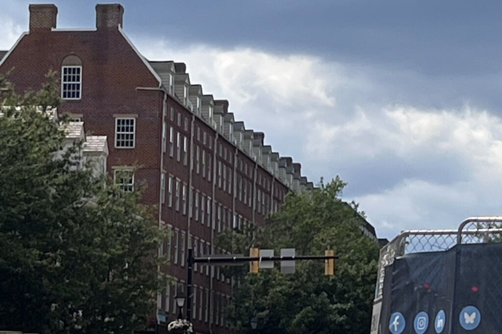 Construction at Alexandria City Hall raises concerns for Old Town retailers
