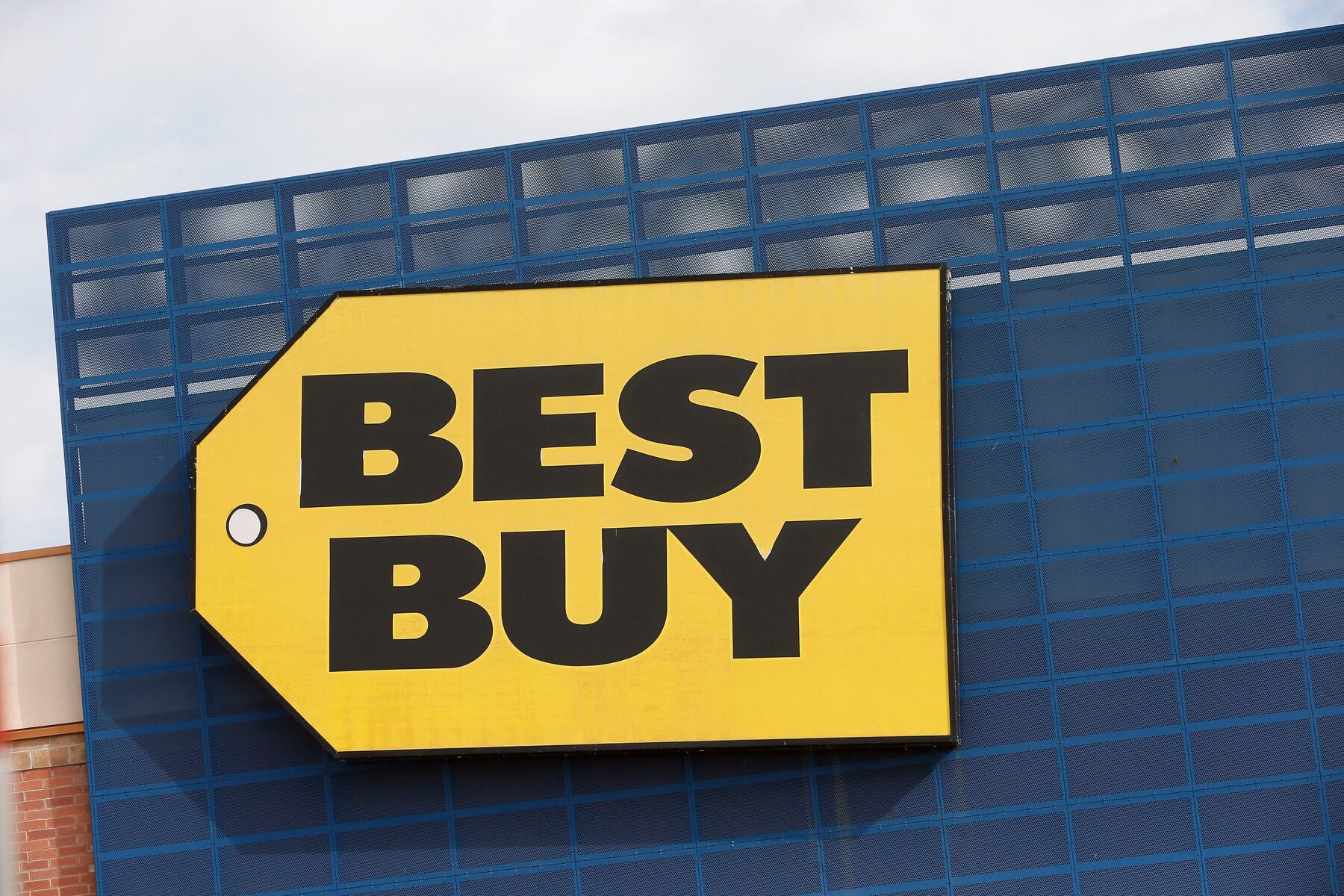Best Buy is building out solar across 5 states — and its newest projects are in New York and California