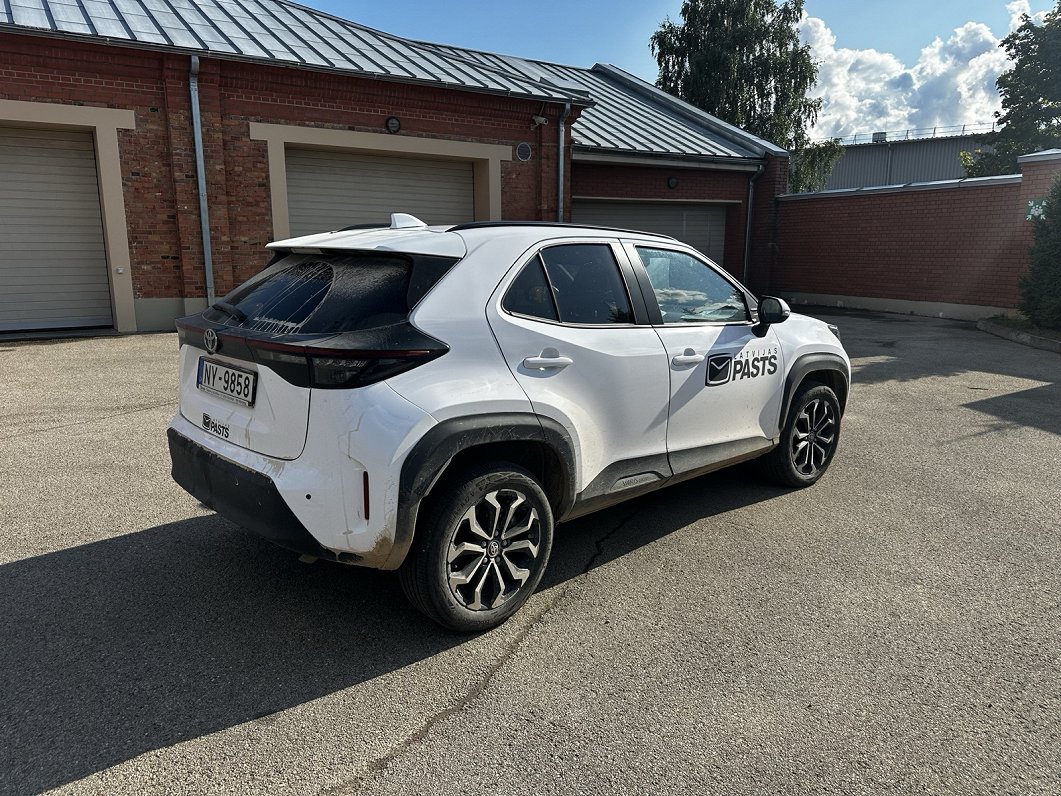 Migrant smuggler stopped using fake Latvian Postal Service car